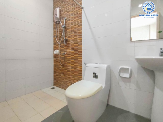 *****ทาวน์เฮ้าส์มือสองย่านกรุงเทพฯ ม.เดอะฟรอนท์ วัชรพล เนื้อที่กว้างขวางมากถึง 20.40 ตร.ว. ฟังก์ชัน 3 ห้องนอน 3 ห้องน้ำ ที่จอดรถ 1 คัน พร้อมเข้าอยู่ แถมฟรี! เครื่องปรับอากาศ 2 เครื่อง บนทำเลแห่งการเดินทาง เชื่อมต่อจุดขึ้นทางด่วน "วัชรพล" จองเลย!